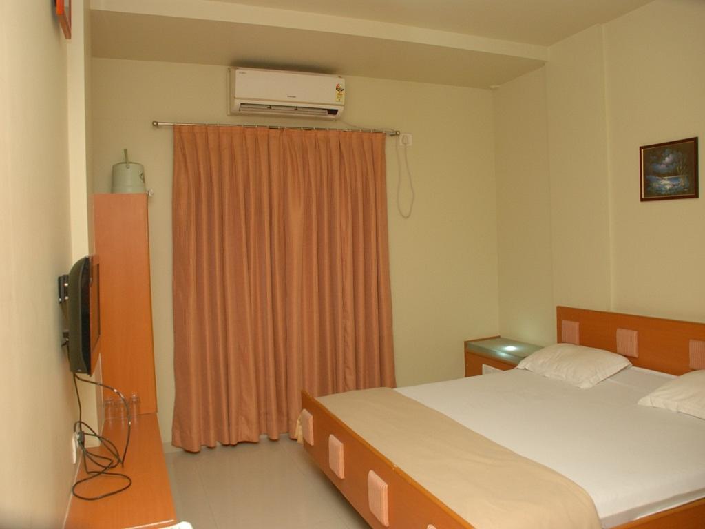 Hotel Nyay Mandir Bharuch Chambre photo