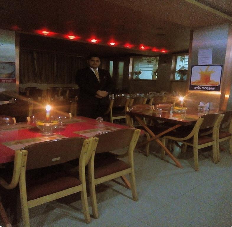 Hotel Nyay Mandir Bharuch Extérieur photo